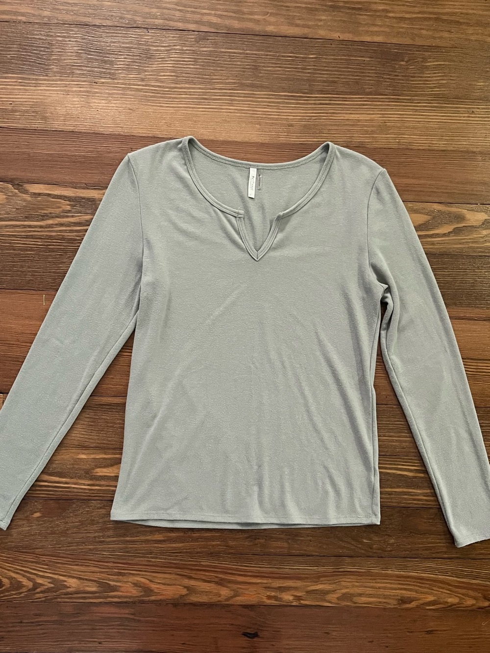 BE COOL Long Sleeve V-Neck Top